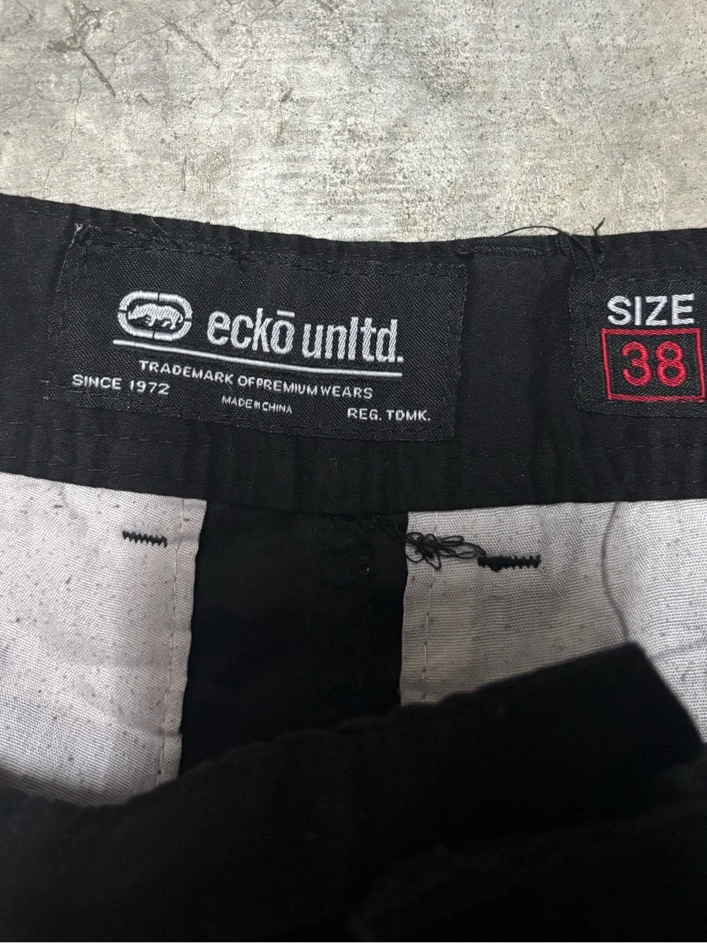 Ecko Unltd. Long Black Cargo Shorts sz 38/40